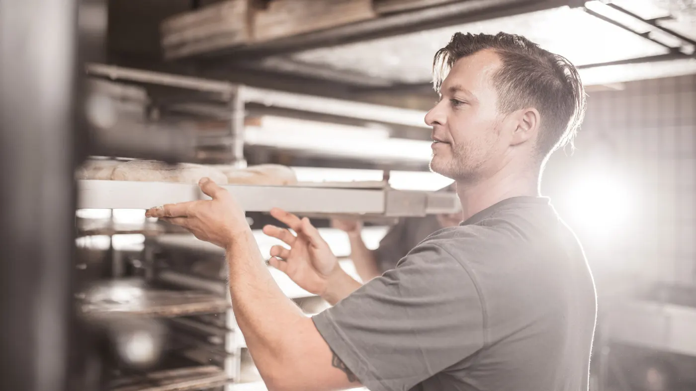 Frisch gebackenes Brot in der Bäckerei Beha